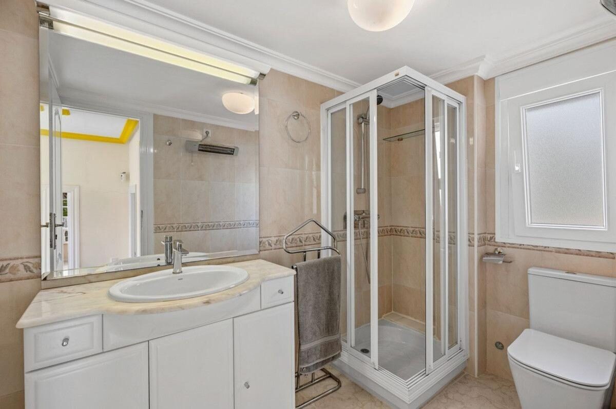 Вілла з 4 спальнями, 292м² в Рохалес, Іспанія [ID: 0152-617527]