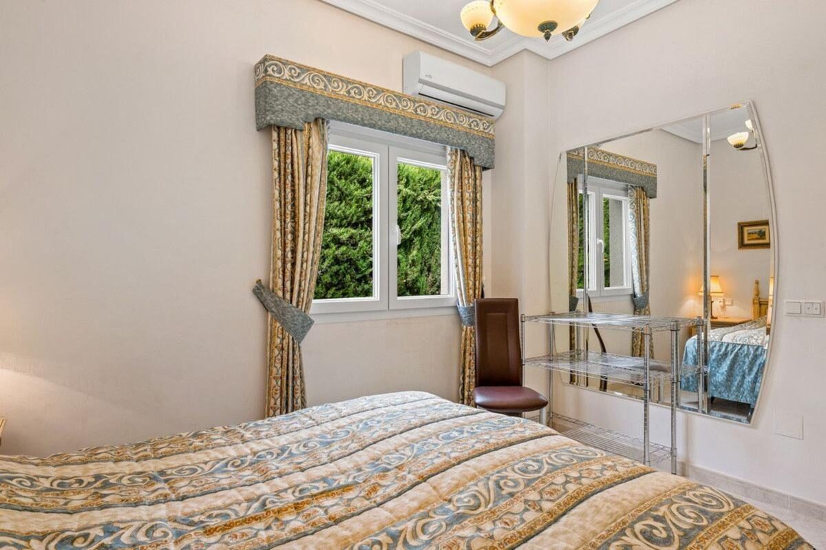Вілла з 4 спальнями, 292м² в Рохалес, Іспанія [ID: 0152-617527]