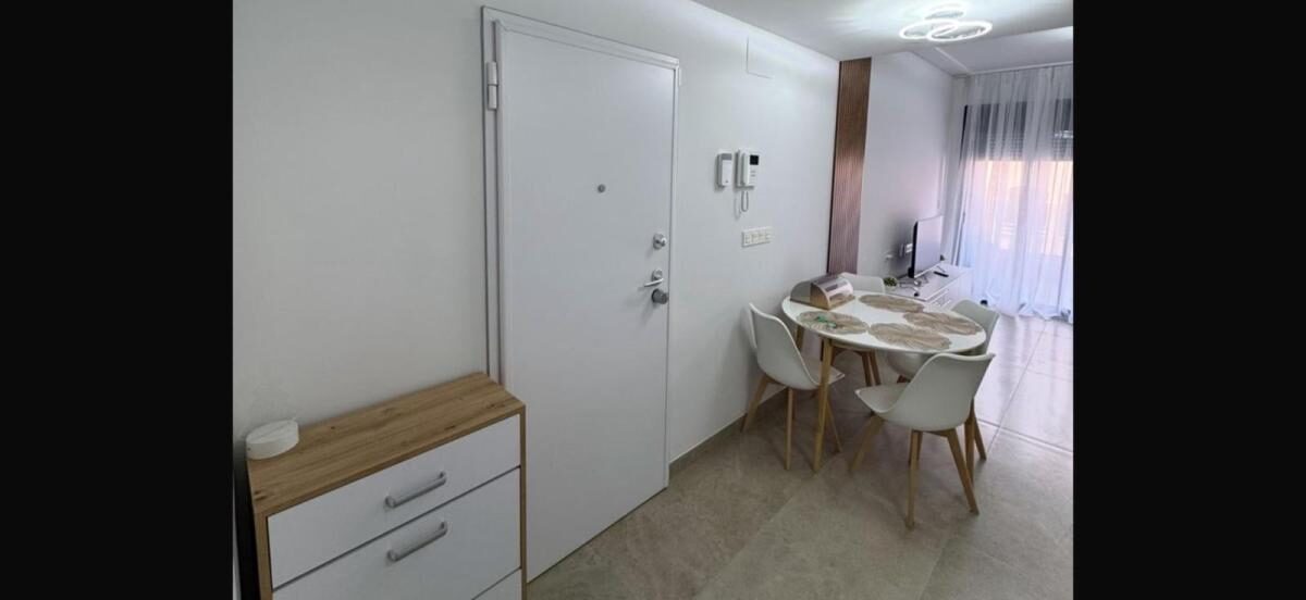 Apartament z 1 sypialnią, 75m² w Torrevieja, Hiszpania [ID: 0152-605714]