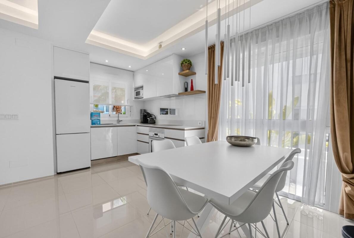 Apartamenty z 2 sypialniami, 82m² w Рохалес, Hiszpania [ID: 0152-605223]