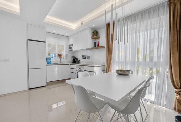 Apartamenty w Рохалес, Hiszpania, 82m² - obraz 12