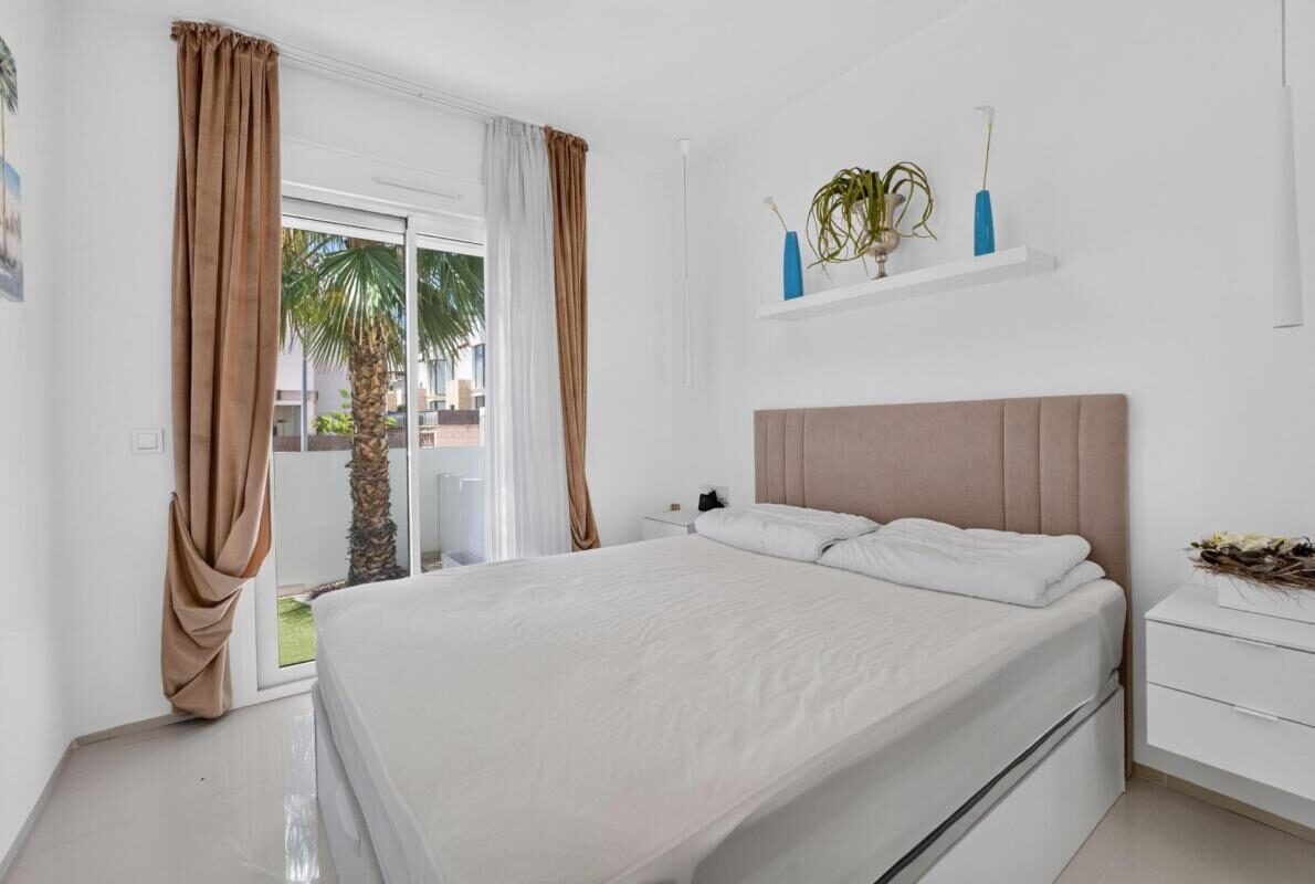 Apartamenty z 2 sypialniami, 82m² w Рохалес, Hiszpania [ID: 0152-605223]
