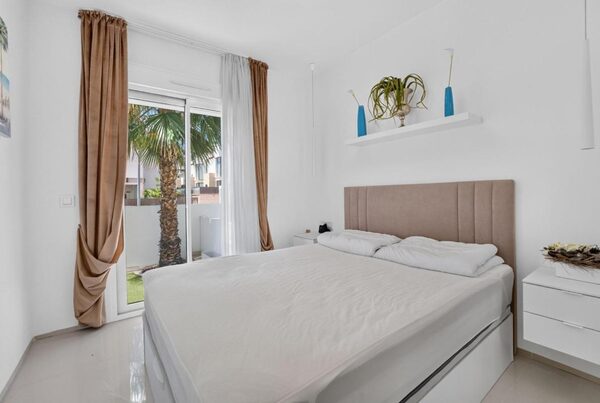 Apartamenty w Рохалес, Hiszpania, 82m² - obraz 19