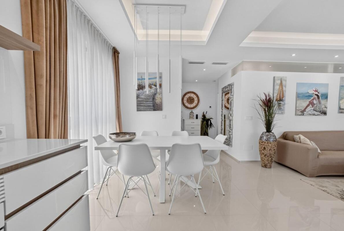 Apartamenty z 2 sypialniami, 82m² w Рохалес, Hiszpania [ID: 0152-605223]