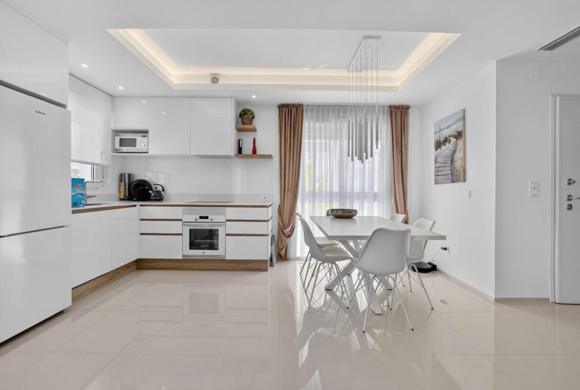 Apartamenty z 2 sypialniami, 82m² w Рохалес, Hiszpania [ID: 0152-605223]