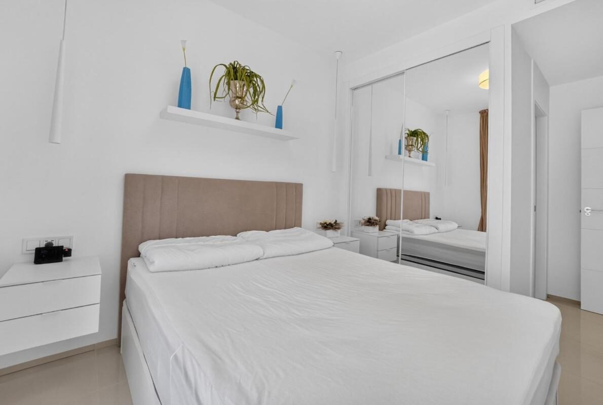 Apartamenty z 2 sypialniami, 82m² w Рохалес, Hiszpania [ID: 0152-605223]