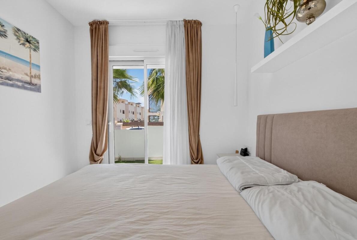 Apartamenty z 2 sypialniami, 82m² w Рохалес, Hiszpania [ID: 0152-605223]