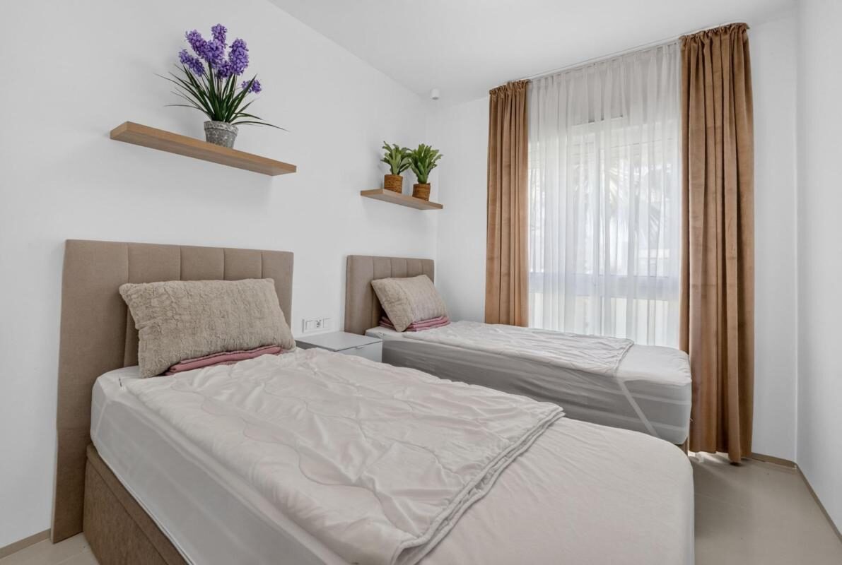 Apartamenty z 2 sypialniami, 82m² w Рохалес, Hiszpania [ID: 0152-605223]