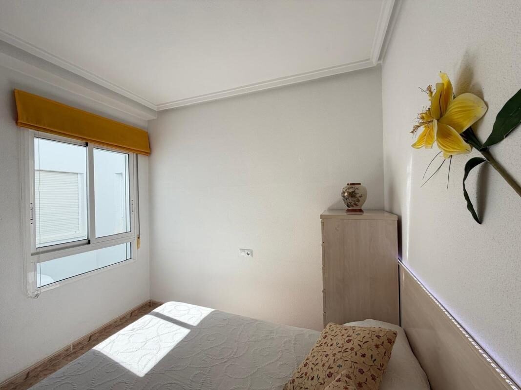 Apartament z 2 sypialniami, 72m² w Torrevieja, Hiszpania [ID: 0152-604937]