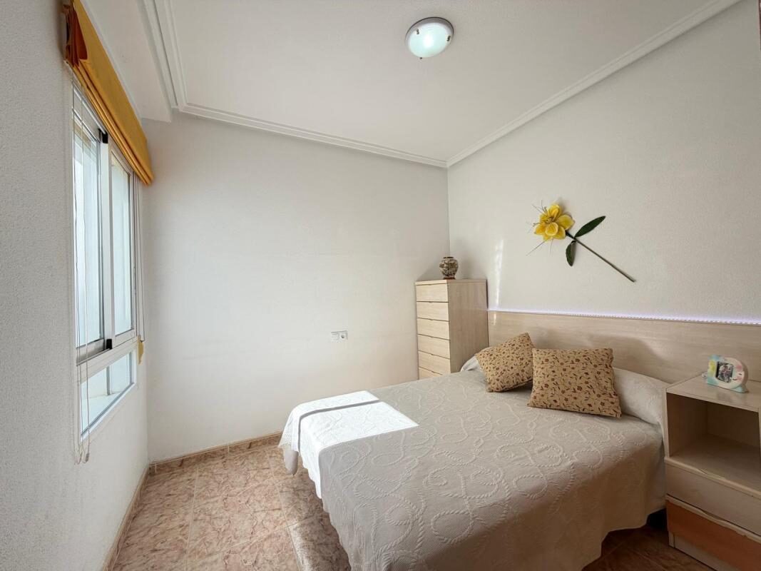 Apartament z 2 sypialniami, 72m² w Torrevieja, Hiszpania [ID: 0152-604937]