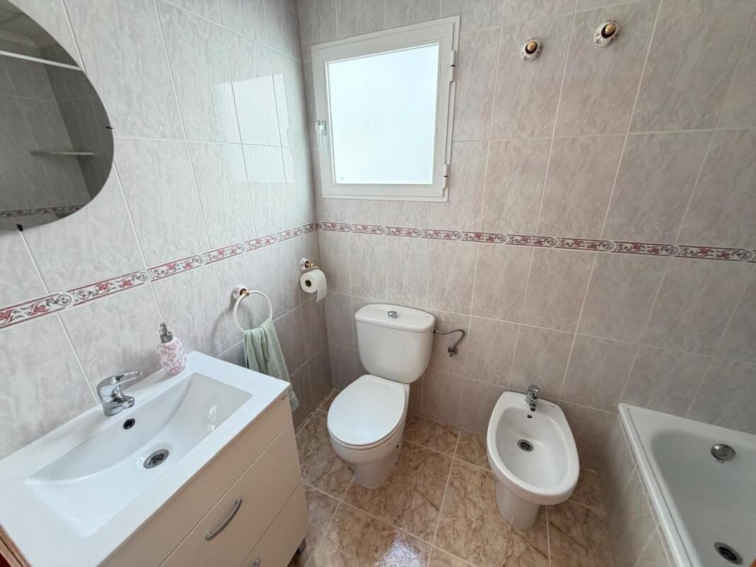 Apartament z 2 sypialniami, 72m² w Torrevieja, Hiszpania [ID: 0152-604937]