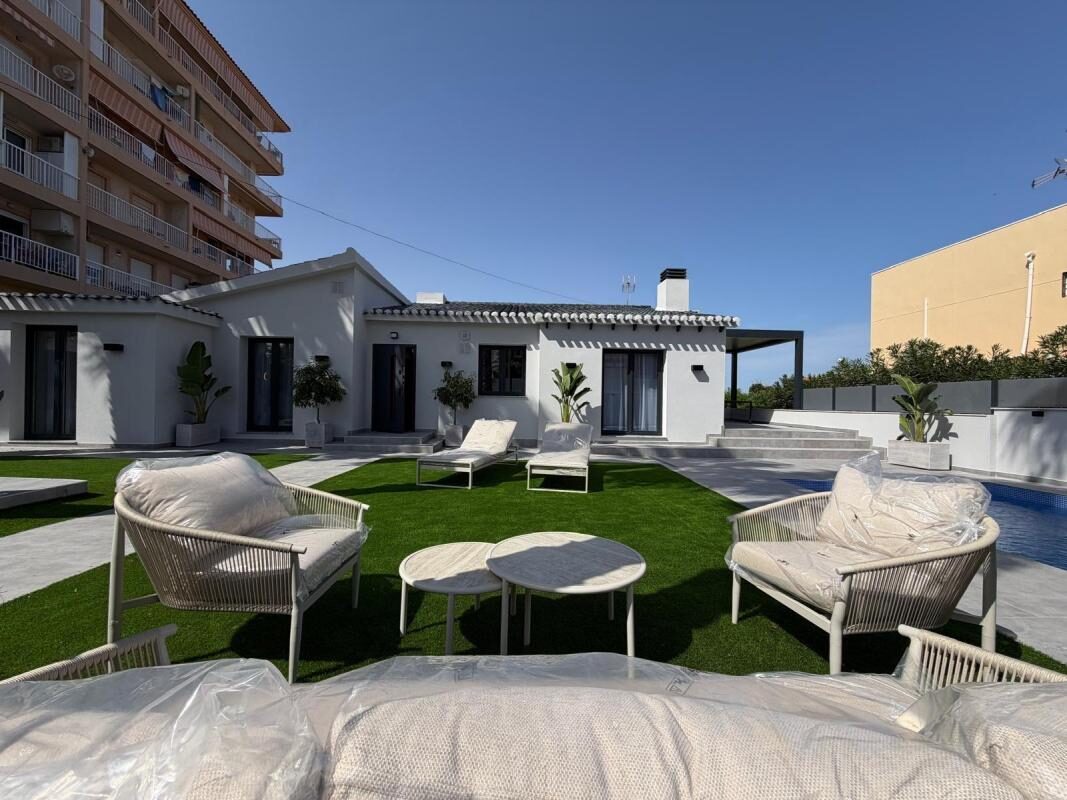 Willa z 4 sypialniami, 103m² w Torrevieja, Hiszpania [ID: 0152-604349]