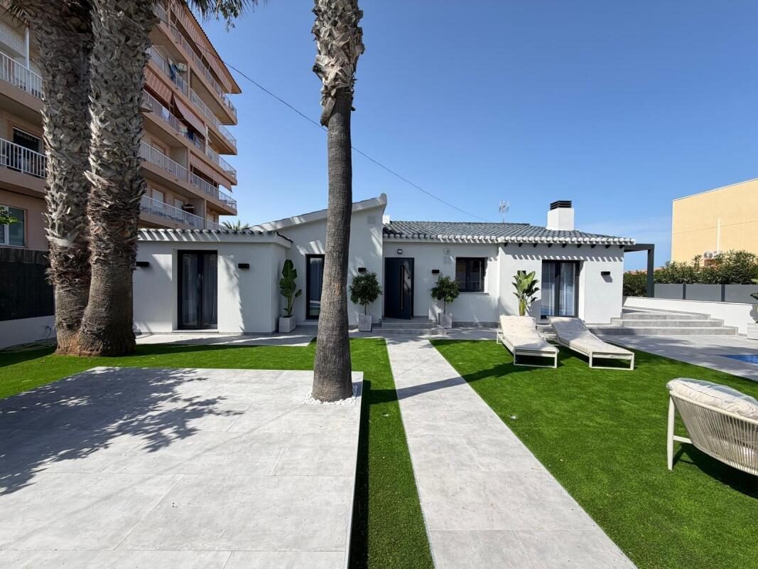 Willa z 4 sypialniami, 103m² w Torrevieja, Hiszpania [ID: 0152-604349]
