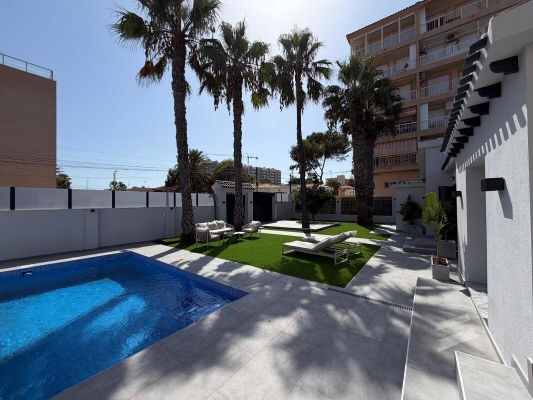Willa z 4 sypialniami, 103m² w Torrevieja, Hiszpania [ID: 0152-604349]