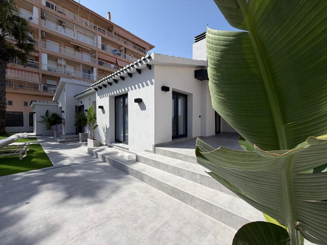 Willa z 4 sypialniami, 103m² w Torrevieja, Hiszpania [ID: 0152-604349]