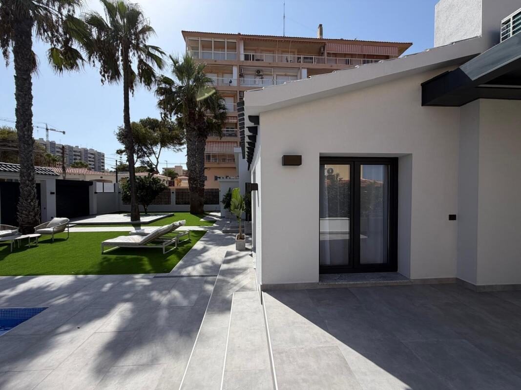 Willa z 4 sypialniami, 103m² w Torrevieja, Hiszpania [ID: 0152-604349]