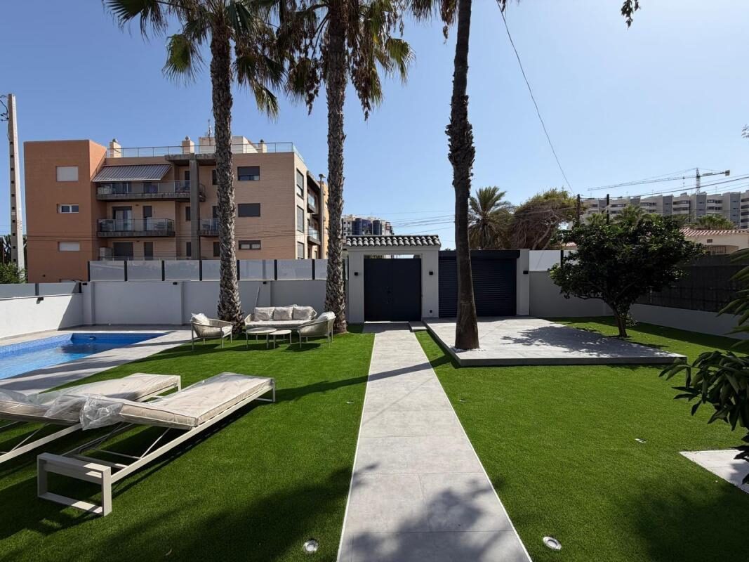 Willa z 4 sypialniami, 103m² w Torrevieja, Hiszpania [ID: 0152-604349]