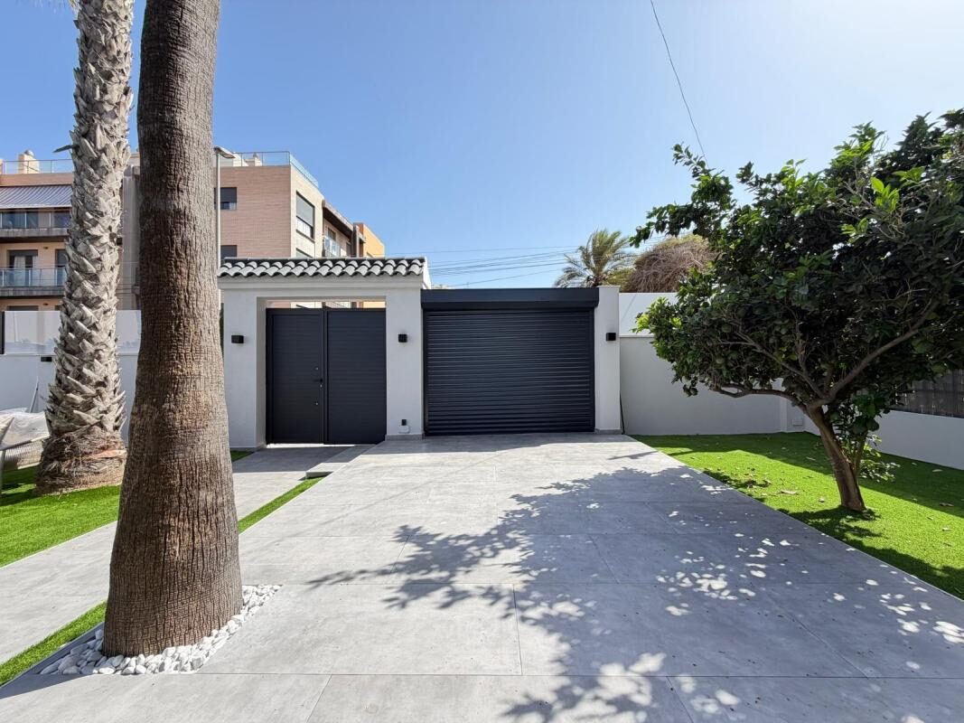 Willa z 4 sypialniami, 103m² w Torrevieja, Hiszpania [ID: 0152-604349]