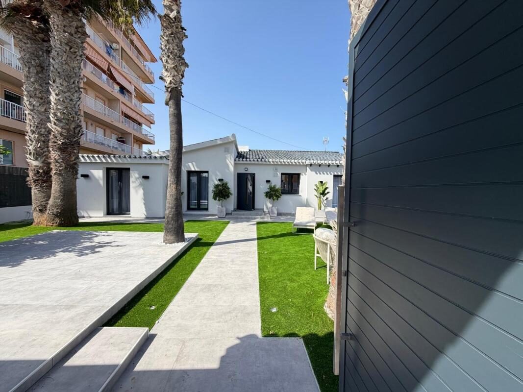 Willa z 4 sypialniami, 103m² w Torrevieja, Hiszpania [ID: 0152-604349]