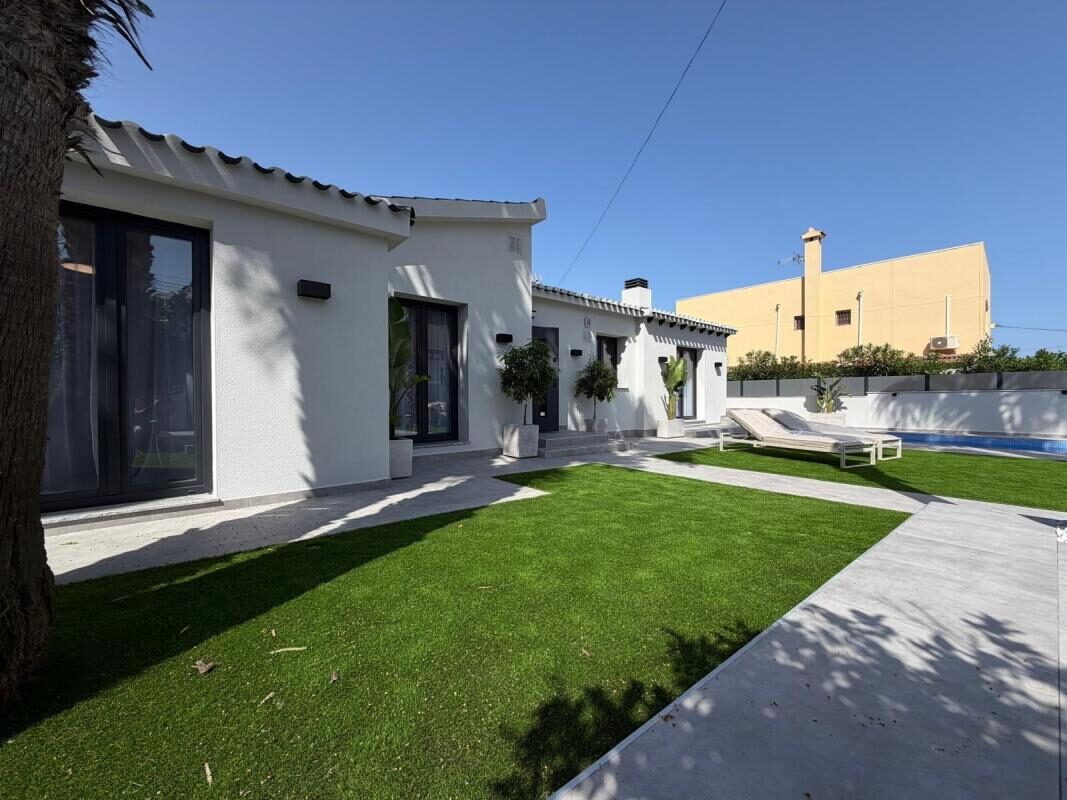 Willa z 4 sypialniami, 103m² w Torrevieja, Hiszpania [ID: 0152-604349]
