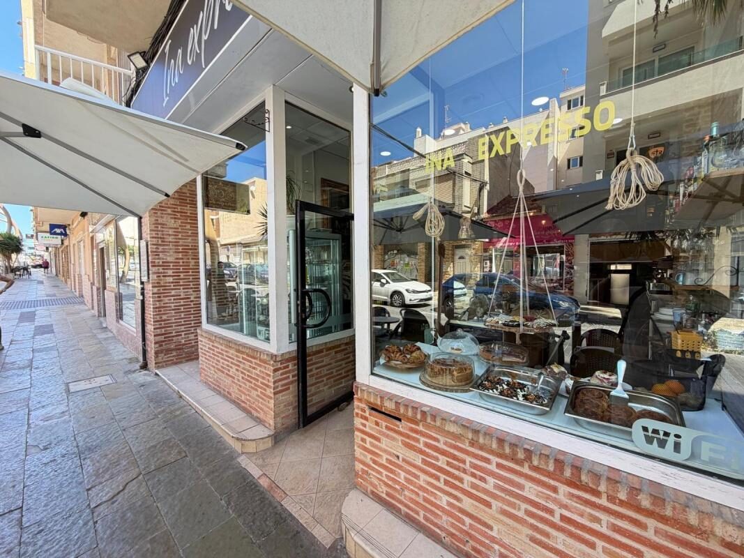 Przestrzeń komercyjna, 150m² w Torrevieja, Hiszpania [ID: 0152-604330]