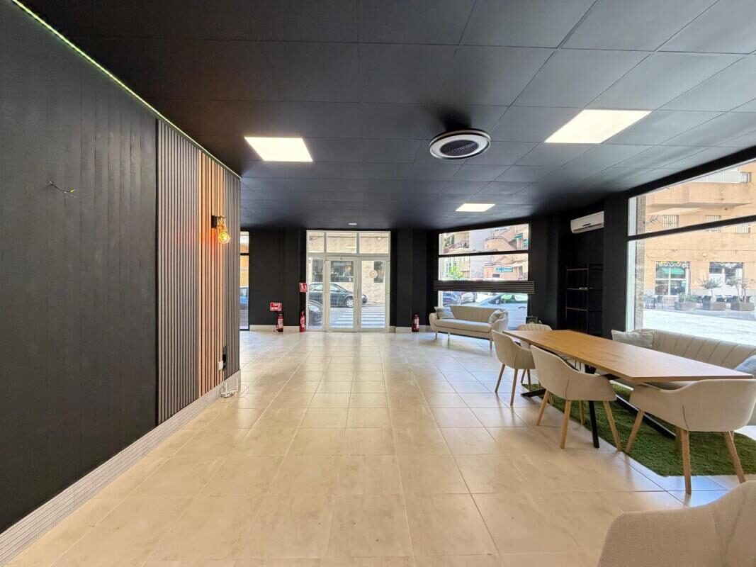 Przestrzeń komercyjna, 121m² w Torrevieja, Hiszpania [ID: 0152-604329]