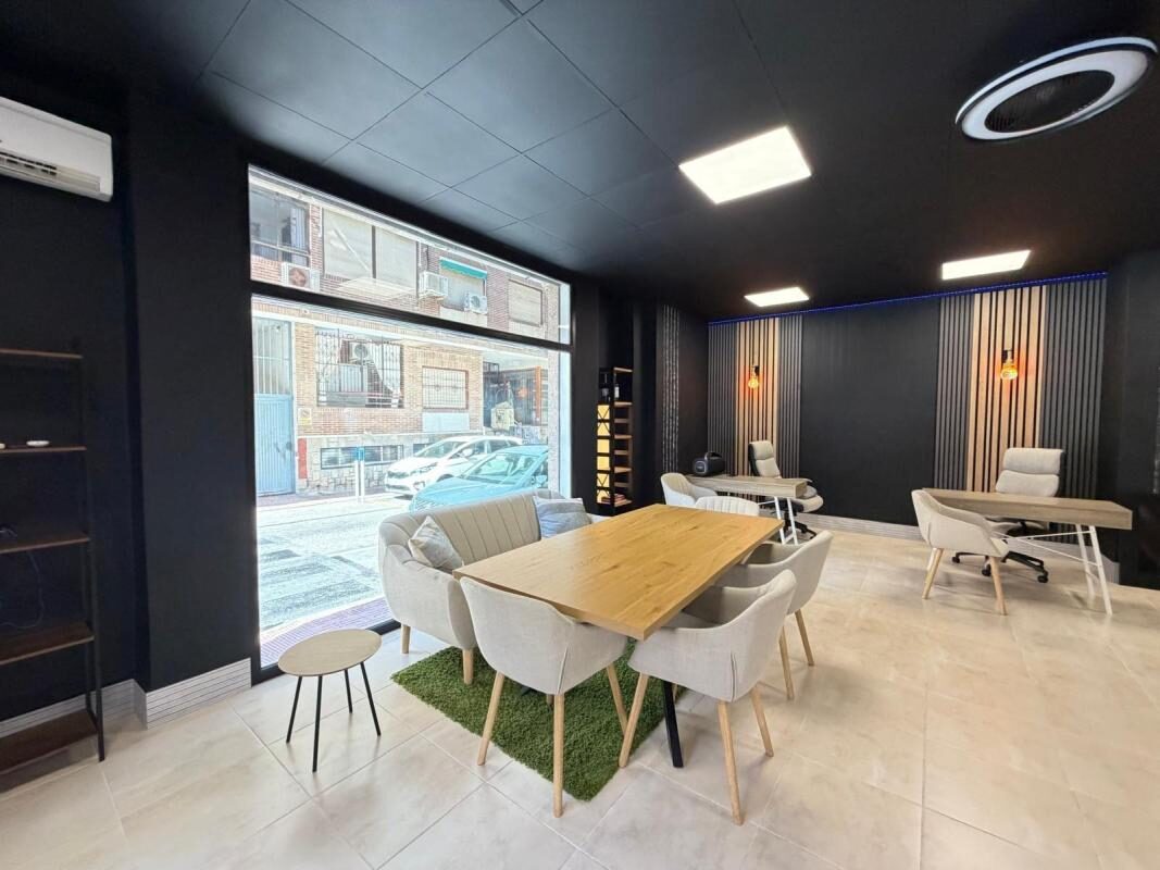 Przestrzeń komercyjna, 121m² w Torrevieja, Hiszpania [ID: 0152-604329]