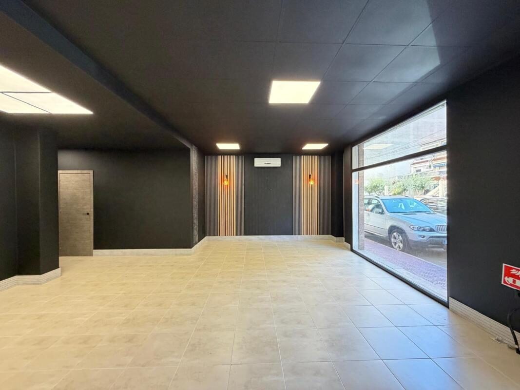 Przestrzeń komercyjna, 121m² w Torrevieja, Hiszpania [ID: 0152-604329]