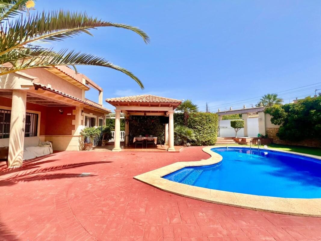 Вилла с 3 спальнями, 253м² в Торревьеха, Испания [ID: 0152-604287]