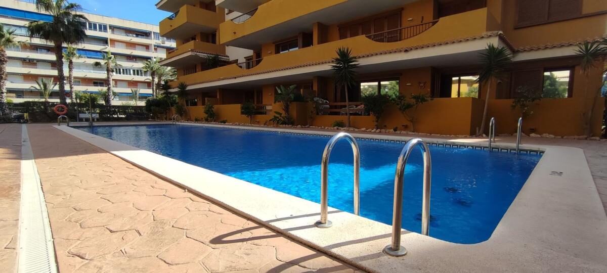 Apartament z 2 sypialniami, 75m² w Torrevieja, Hiszpania [ID: 0152-586999]