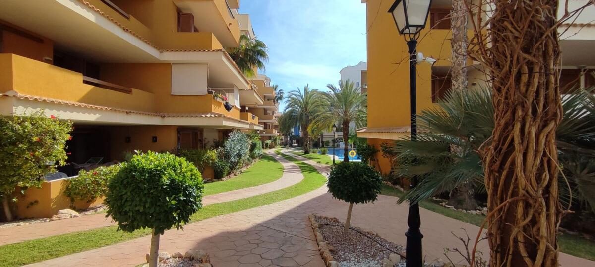 Apartament z 2 sypialniami, 75m² w Torrevieja, Hiszpania [ID: 0152-586999]