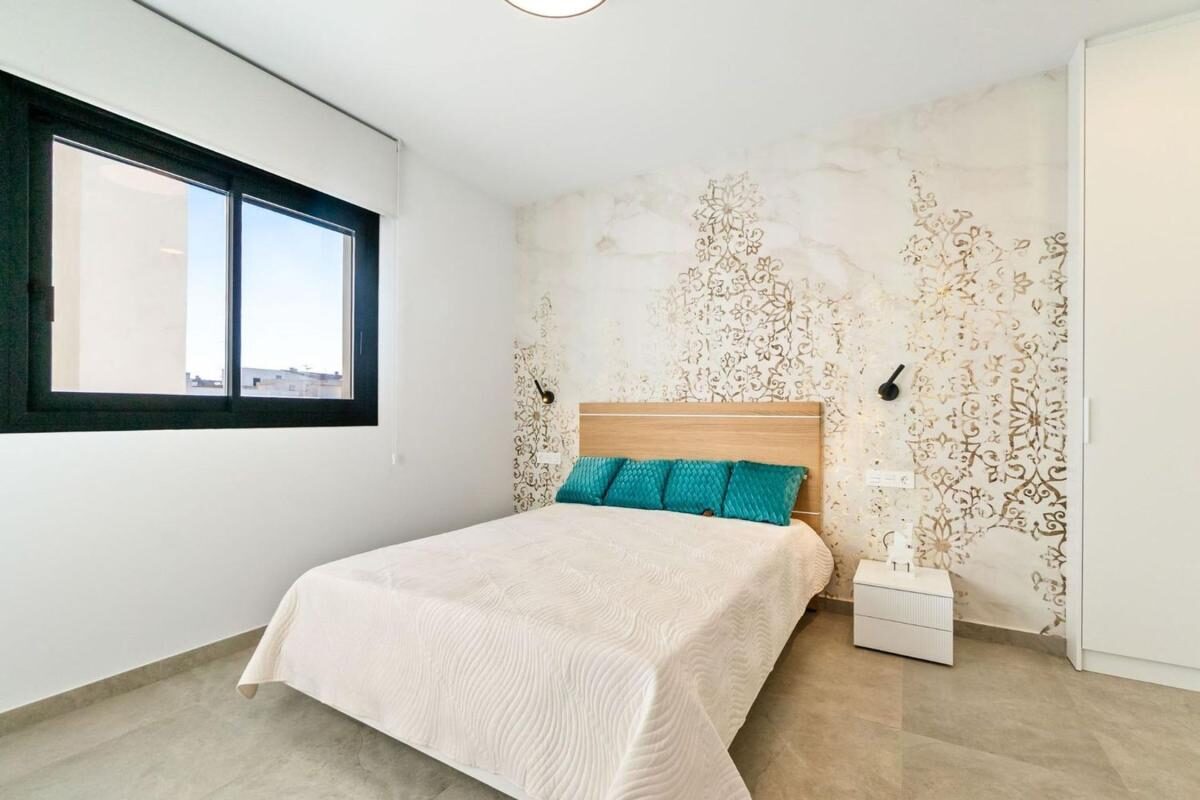 Apartment with 2 bedrooms, 82m² in Torrevieja, Spain [ID: 0152-586511]