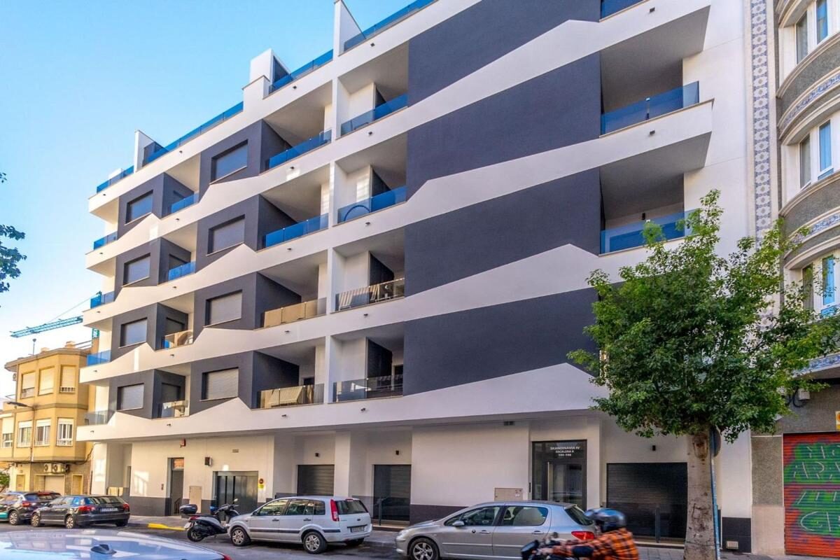 Apartment with 2 bedrooms, 82m² in Torrevieja, Spain [ID: 0152-586511]