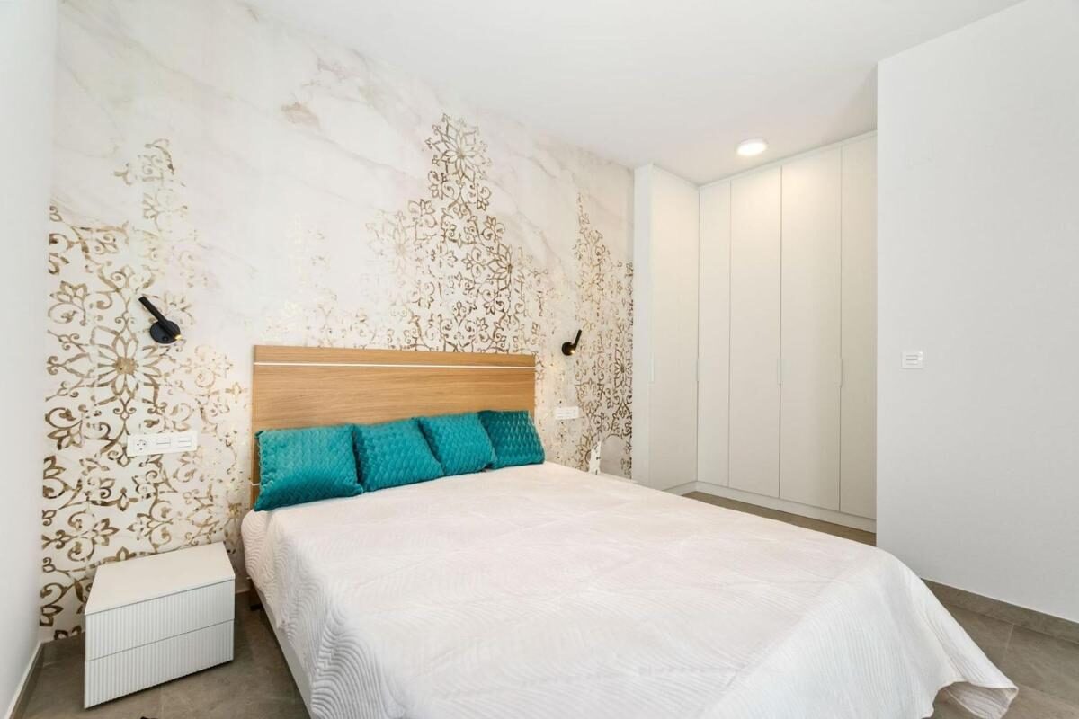 Apartment with 2 bedrooms, 82m² in Torrevieja, Spain [ID: 0152-586511]
