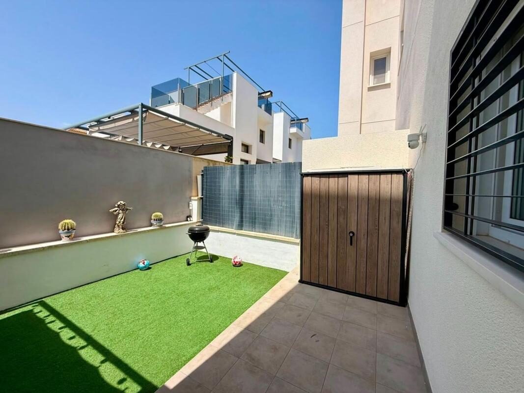 Apartament z 2 sypialniami, 81m² w Torrevieja, Hiszpania [ID: 0152-586345]