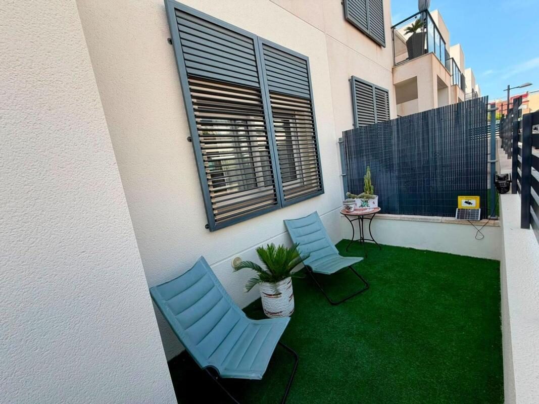 Apartament z 2 sypialniami, 81m² w Torrevieja, Hiszpania [ID: 0152-586345]