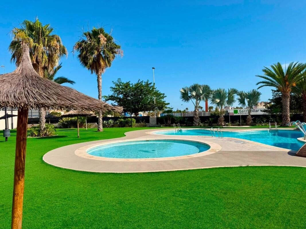 Apartament z 2 sypialniami, 81m² w Torrevieja, Hiszpania [ID: 0152-586345]