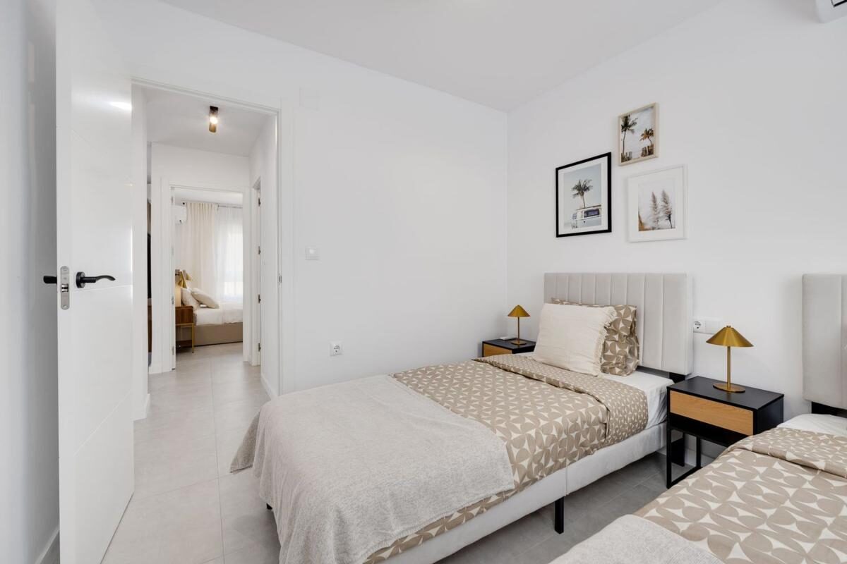 Apartament z 3 sypialniami, 86m² w Torrevieja, Hiszpania [ID: 0152-584898]