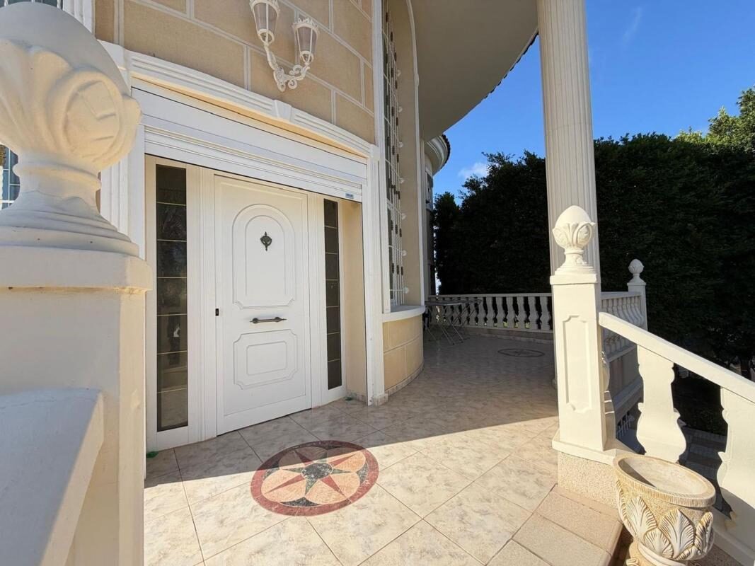 Willa z 6 sypialniami, 884m² w Рохалес, Hiszpania [ID: 0152-578802]