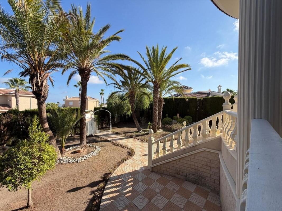 Willa z 6 sypialniami, 884m² w Рохалес, Hiszpania [ID: 0152-578802]
