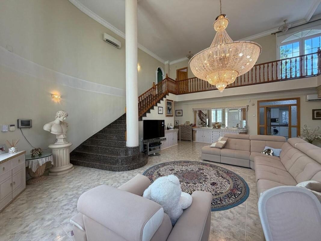 Willa z 6 sypialniami, 884m² w Рохалес, Hiszpania [ID: 0152-578802]