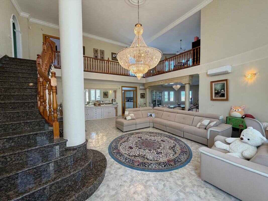 Willa z 6 sypialniami, 884m² w Рохалес, Hiszpania [ID: 0152-578802]