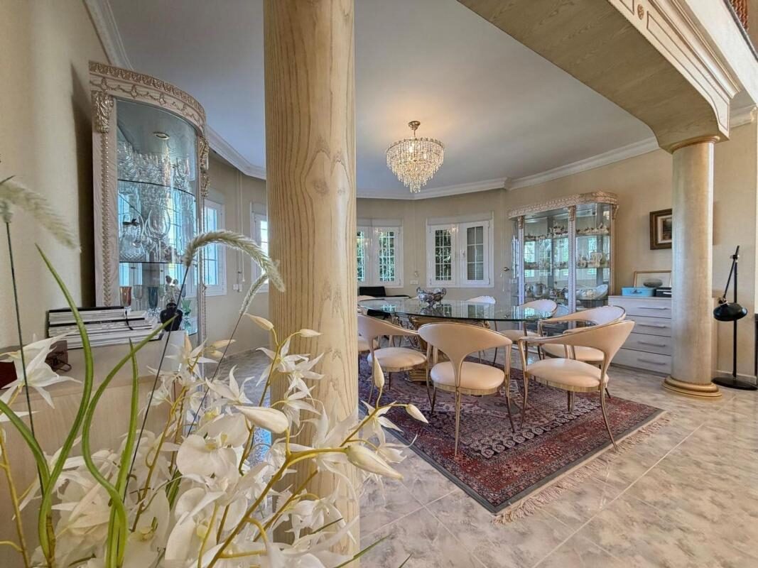 Willa z 6 sypialniami, 884m² w Рохалес, Hiszpania [ID: 0152-578802]