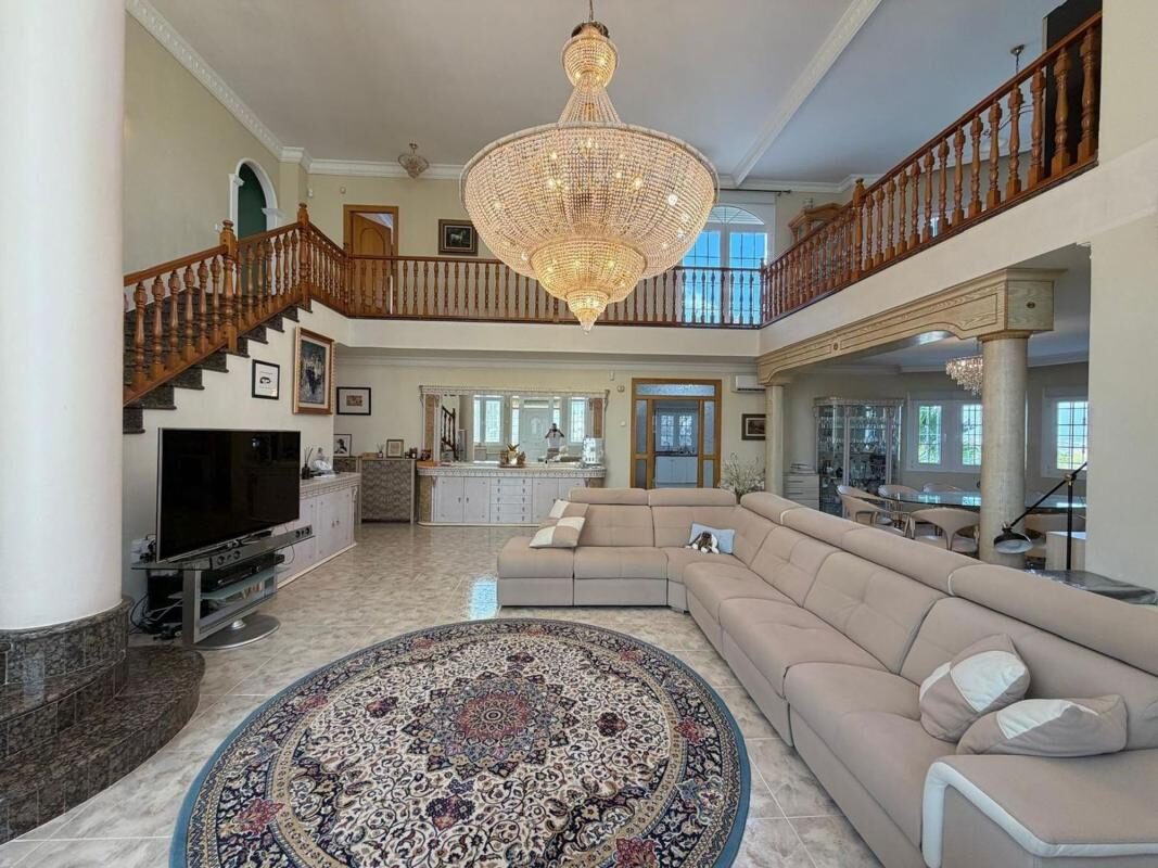 Willa z 6 sypialniami, 884m² w Рохалес, Hiszpania [ID: 0152-578802]