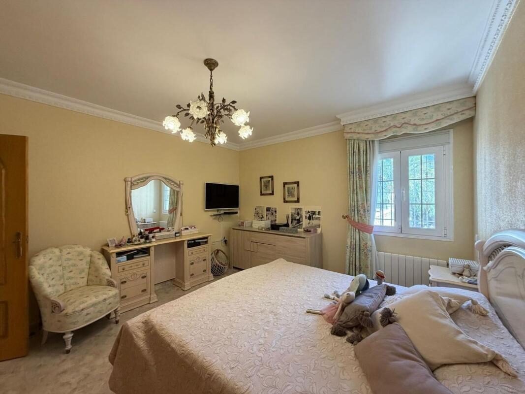 Willa z 6 sypialniami, 884m² w Рохалес, Hiszpania [ID: 0152-578802]
