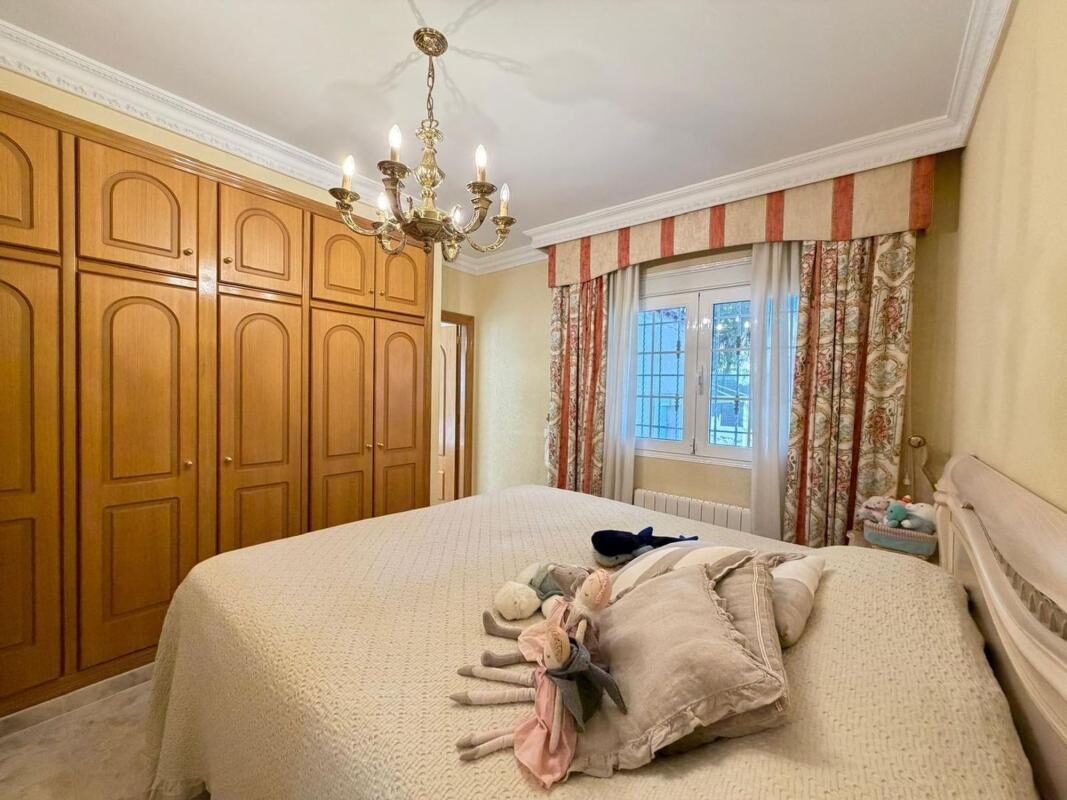 Willa z 6 sypialniami, 884m² w Рохалес, Hiszpania [ID: 0152-578802]