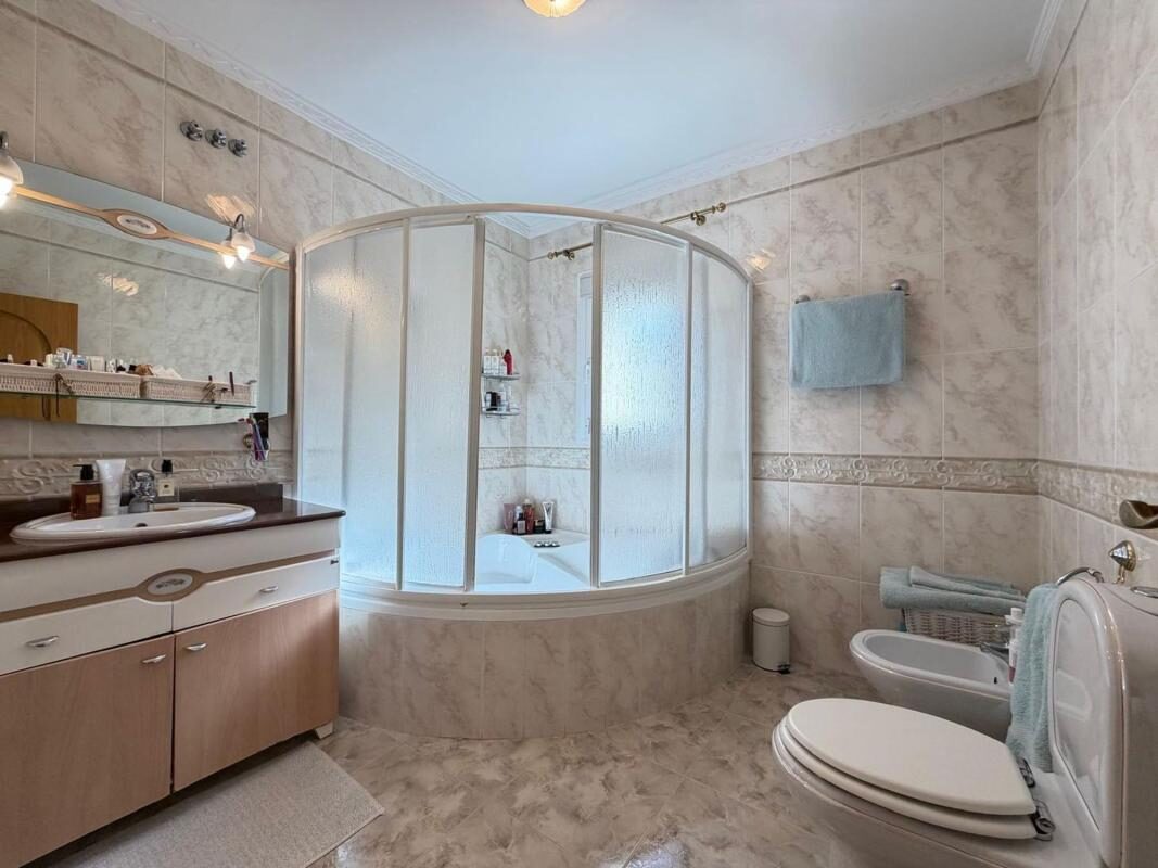 Willa z 6 sypialniami, 884m² w Рохалес, Hiszpania [ID: 0152-578802]