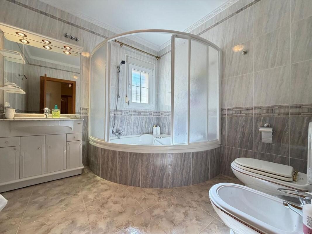 Willa z 6 sypialniami, 884m² w Рохалес, Hiszpania [ID: 0152-578802]