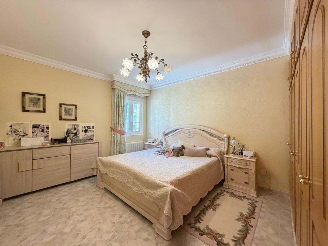 Willa z 6 sypialniami, 884m² w Рохалес, Hiszpania [ID: 0152-578802]