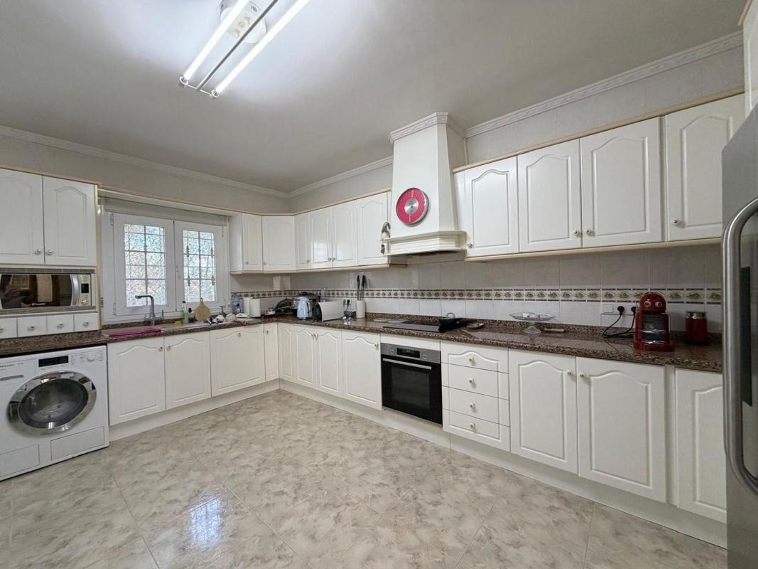 Willa z 6 sypialniami, 884m² w Рохалес, Hiszpania [ID: 0152-578802]